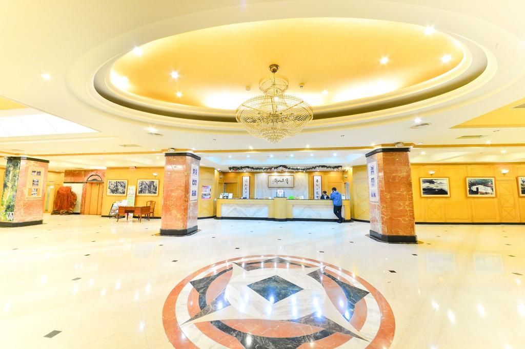 Dongpo Ti Lun Hotel Xinyi Exterior photo