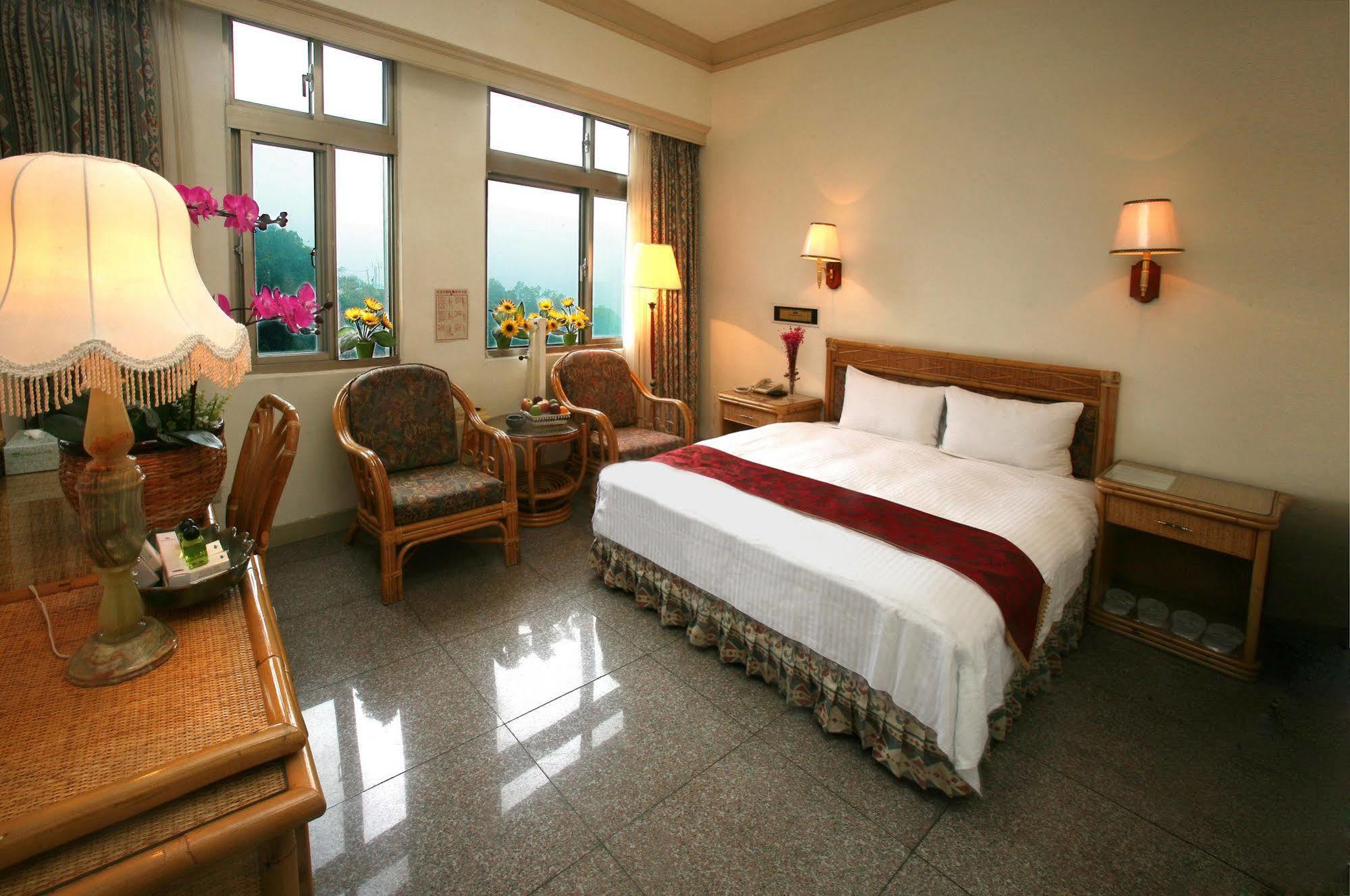 Dongpo Ti Lun Hotel Xinyi Exterior photo